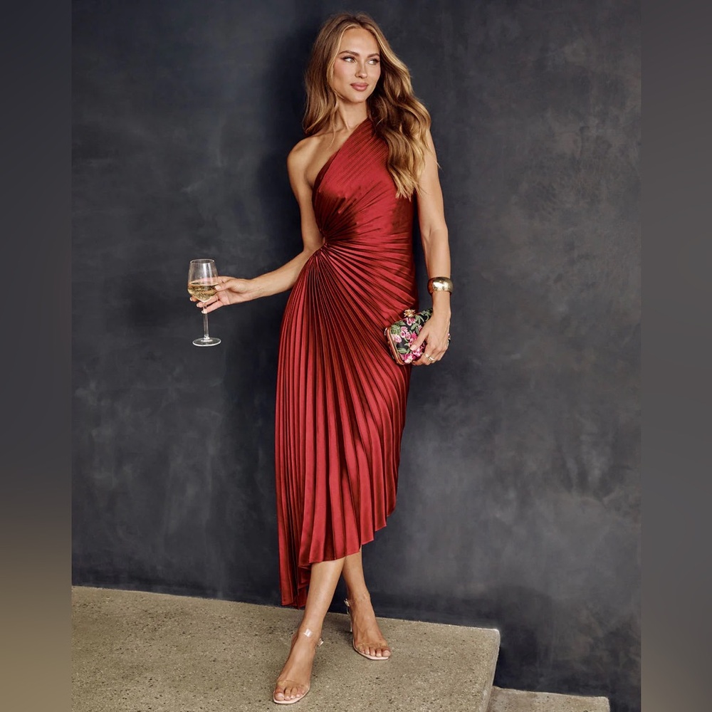 Vici One-Shoulder Ruched Pleat Midi Dress in Burgundy Red